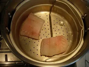 Pavé de poisson à la vapeur de romarin