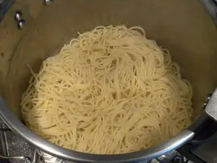 Spaghettis aux moules et basilic