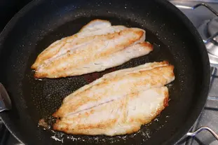 Filets de poissons grillés, chou étuvé au Noilly