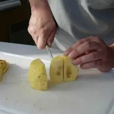 Comment peler à vif un ananas : Photo de l'étape 6