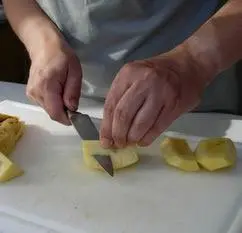 Comment peler à vif un ananas : Photo de l'étape 7