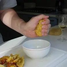 Comment peler à vif un ananas : Photo de l'étape 9