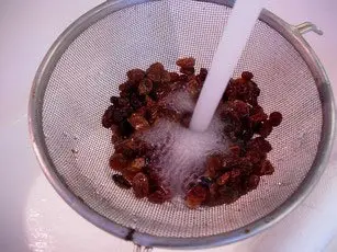 Il ne faut pas ajouter des raisins secs tel quels : Photo de l'étape 2