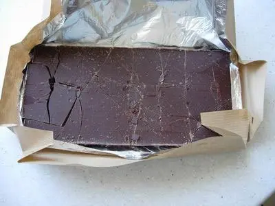 Comment casser une tablette de chocolat en petits morceaux