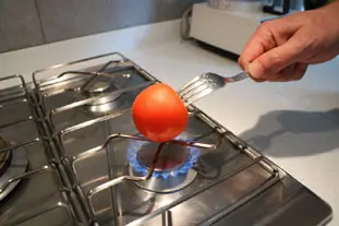 Comment éplucher des tomates à la flamme : Photo de l'étape 3