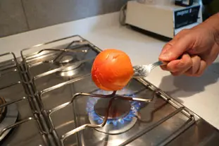 Comment éplucher des tomates à la flamme : Photo de l'étape 4