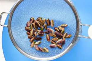 Comment éplucher (monder) des pistaches : Photo de l'étape 3
