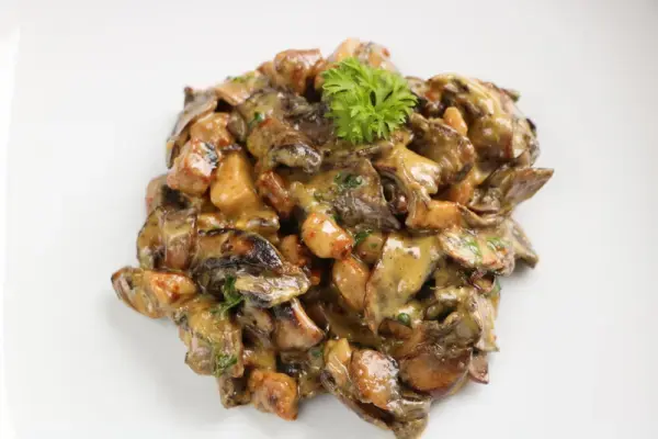 Sauté de porc crémeux aux champignons de Paris