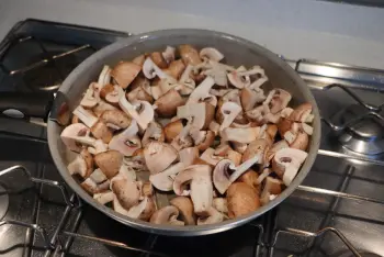 Escalope de porc aux champignons et crème à la sauge