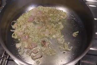 Sauté de poulet et champignons au curcuma : Photo de l'étape 6