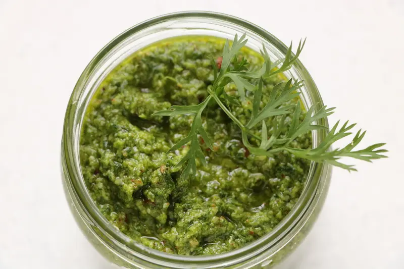 Pesto de fanes de carottes