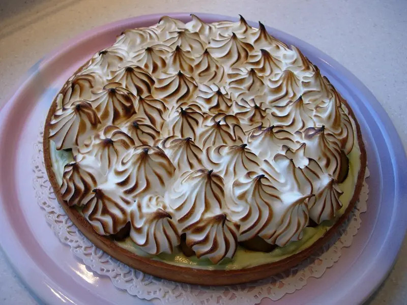 Tarte meringuée aux poires et citron vert