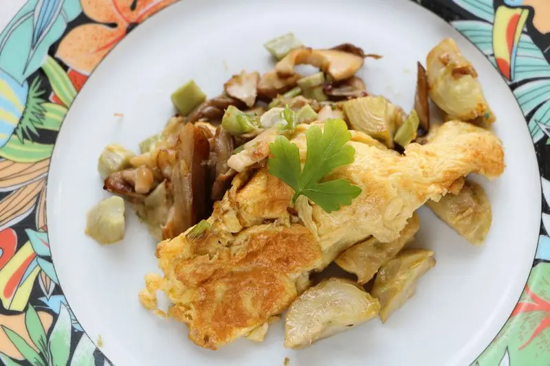 Omelette cassée champignons-artichauts
