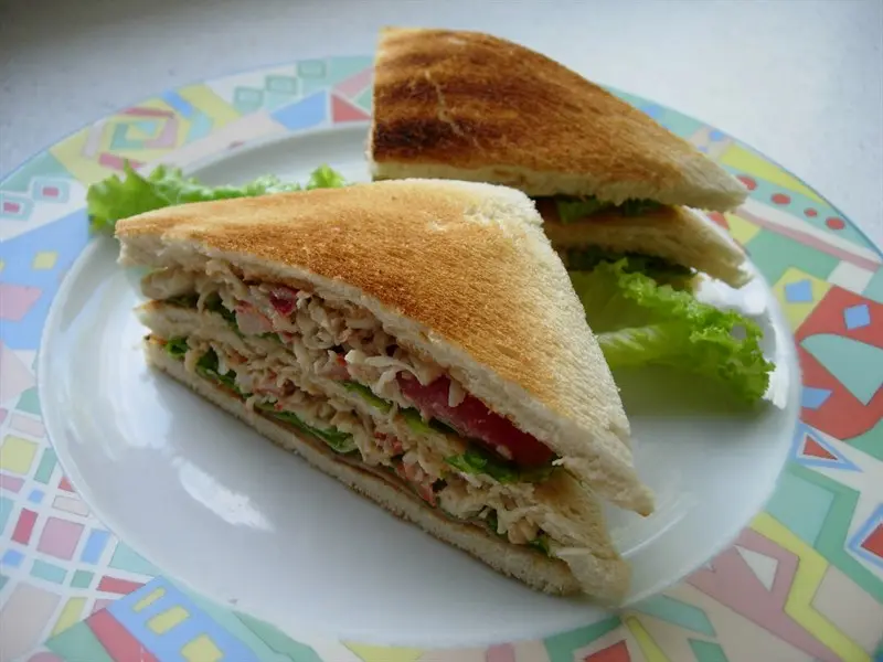 Sandwichs club au crabe et saumon fumé