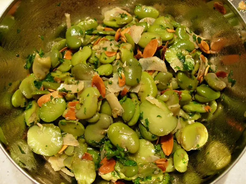 Salade de fèves aux amandes