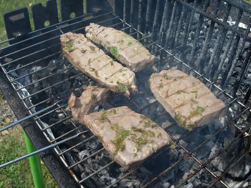 Thon mariné aux herbes