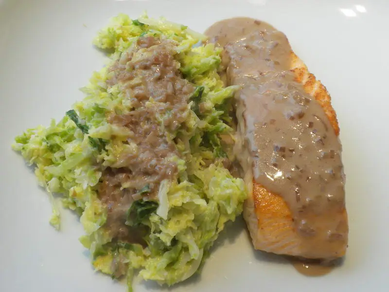 Saumon poêlé au chou vert
