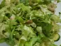 Chiffonnade de salade verte avec courgette et artichauts crus, et une petite omelette moelleuse.