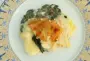 Une couche de purée sur une d’œufs durs, et une d'épinards et lardons, liés par une béchamel.
