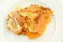 Clafoutis aux abricots avec une délicieuse croute de crème d'amandes sur le dessus.