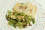 Filet de lieu grillé, asperges vertes au parmesan et amandes effilées torréfiées.