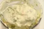 Mayonnaise au vinaigre, avec herbes, cornichons, câpres et œuf dur hachés.