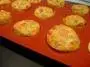 Moelleuses petites omelettes, aux dés de tomates, courgettes et jambon fumé.