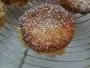 Tartelettes en pâte feuilletée garnies de crème aux amandes.