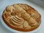 La plus simple des tartes aux pommes : de la pâte à foncer et des pommes.