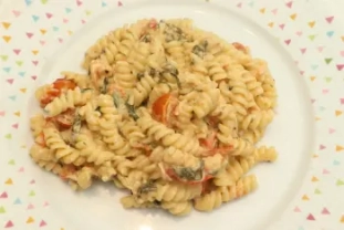 Pâtes à la feta, saumon, tomates cerises et épinards d&rsquo;Erika