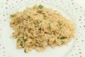 Riz sauté au poulet et oignon nouveau