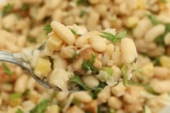 Salade de haricots blancs, thon et Cheddar