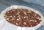 Entremet de Pâques au chocolat blanc et copeaux de chocolat noir